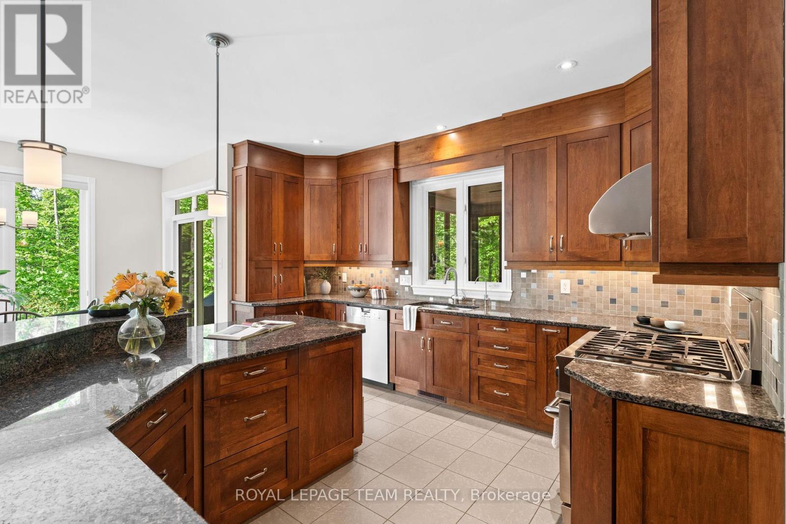 Photo 17 of 387 Ridgeside Farm Drive, Ottawa ON