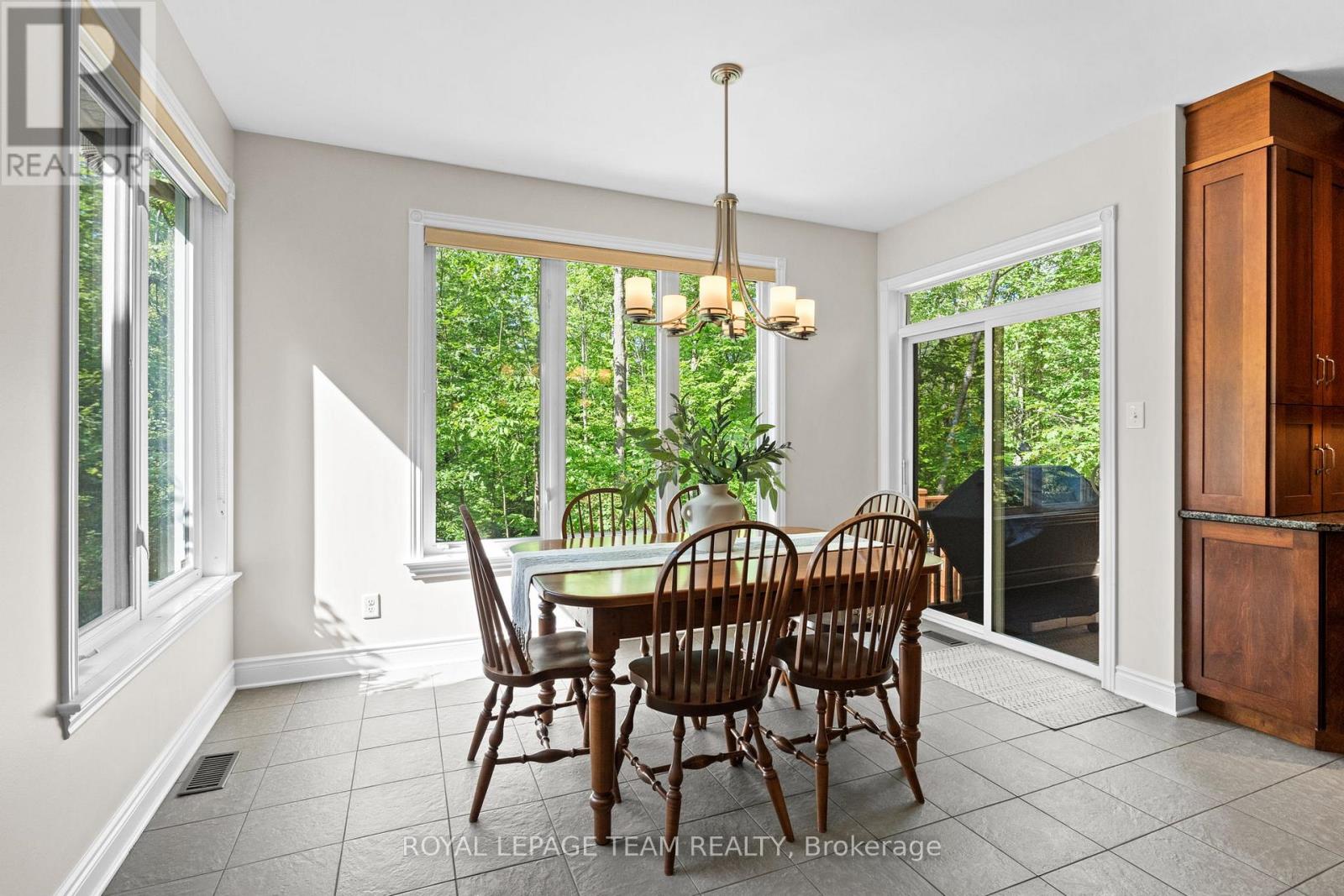 Photo 18 of 387 Ridgeside Farm Drive, Ottawa ON
