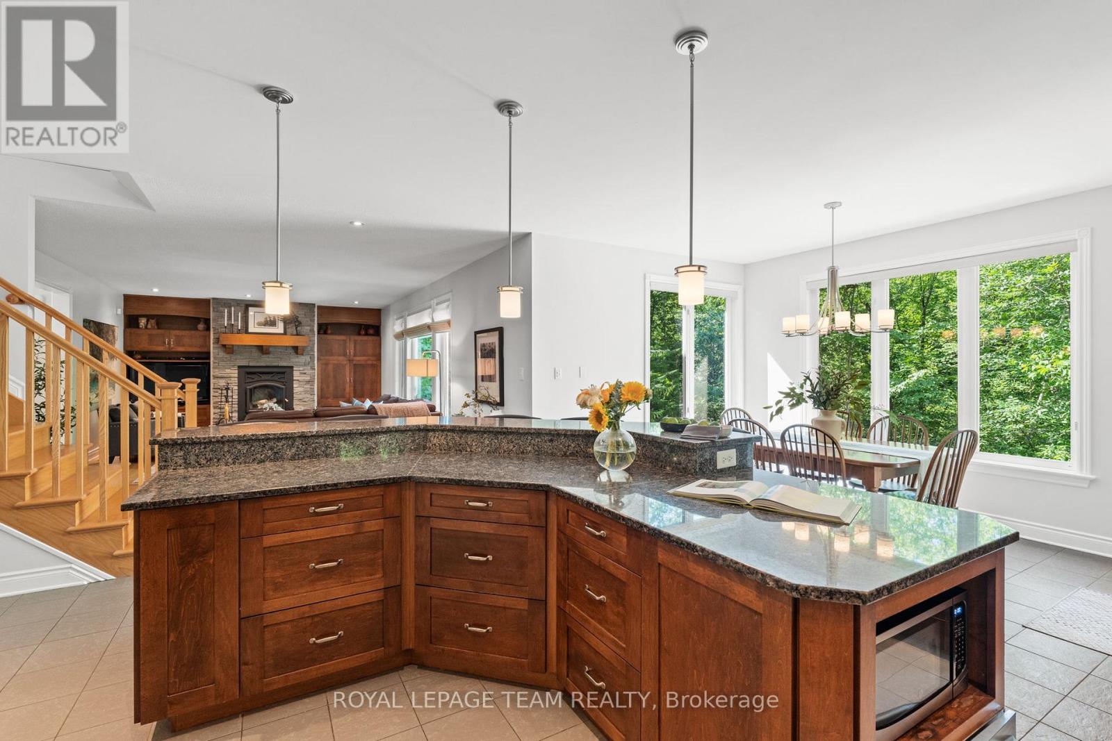 Photo 19 of 387 Ridgeside Farm Drive, Ottawa ON
