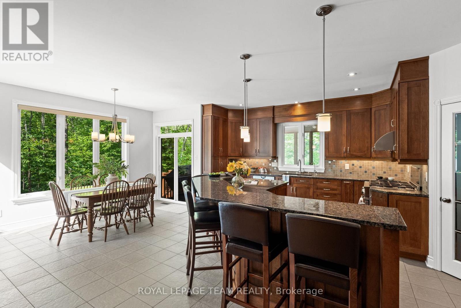 Photo 20 of 387 Ridgeside Farm Drive, Ottawa ON