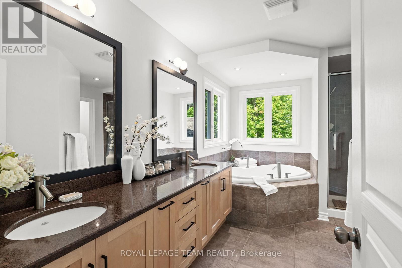 Photo 34 of 387 Ridgeside Farm Drive, Ottawa ON