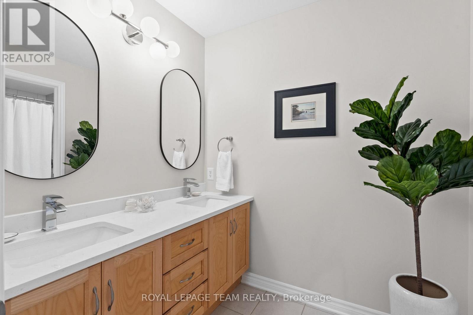 Photo 41 of 387 Ridgeside Farm Drive, Ottawa ON