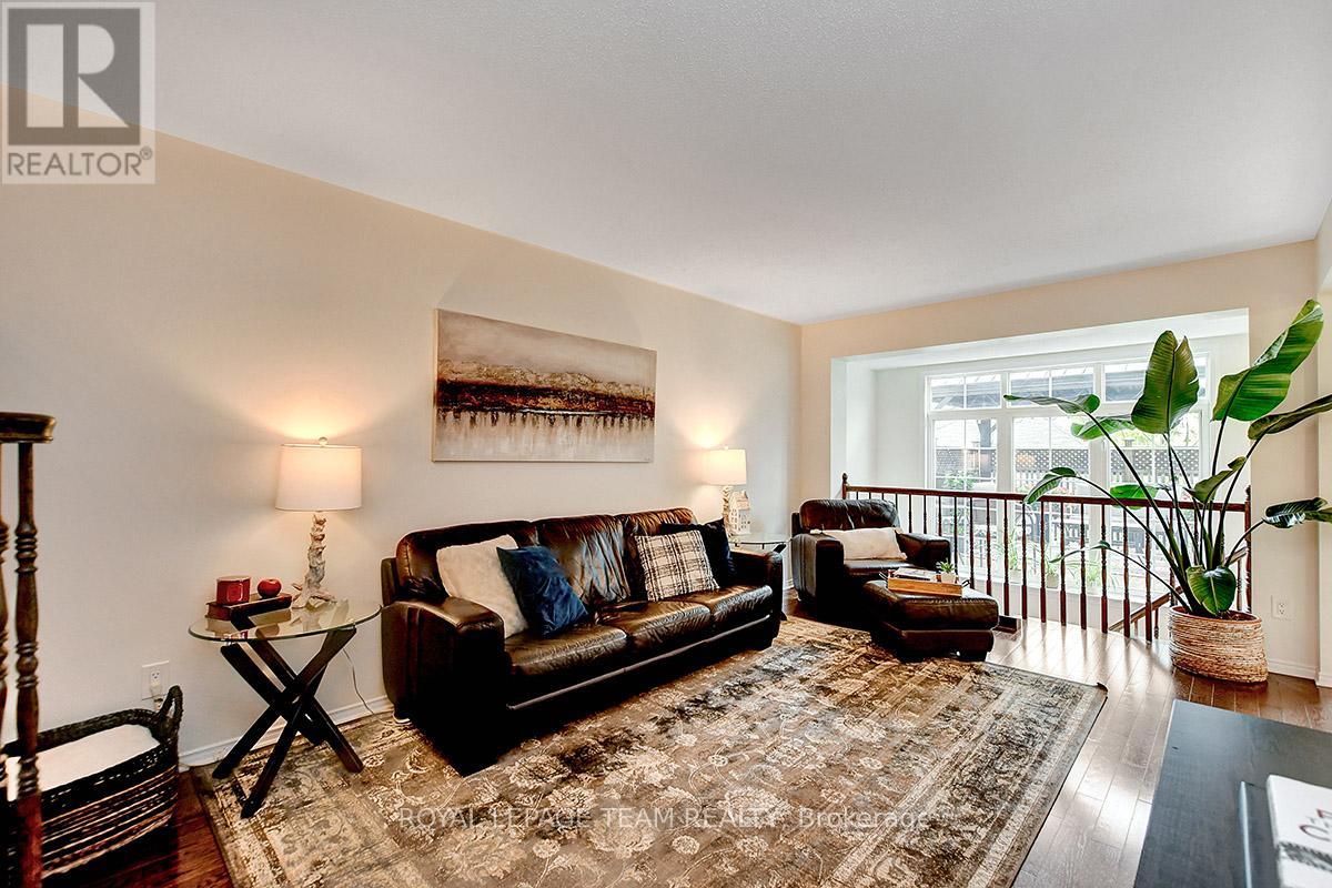 Photo 10 of 109 Goldwood Private, Ottawa ON