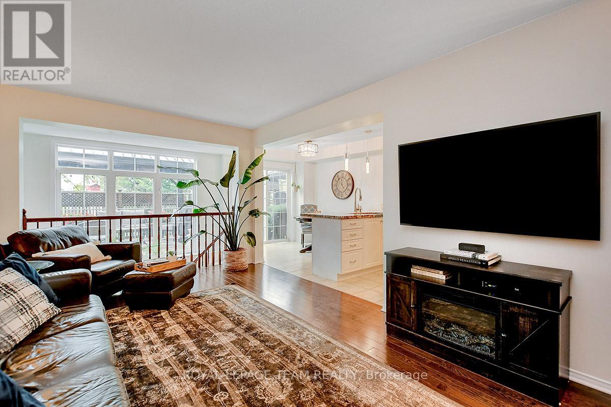Photo 11 of 109 Goldwood Private, Ottawa ON