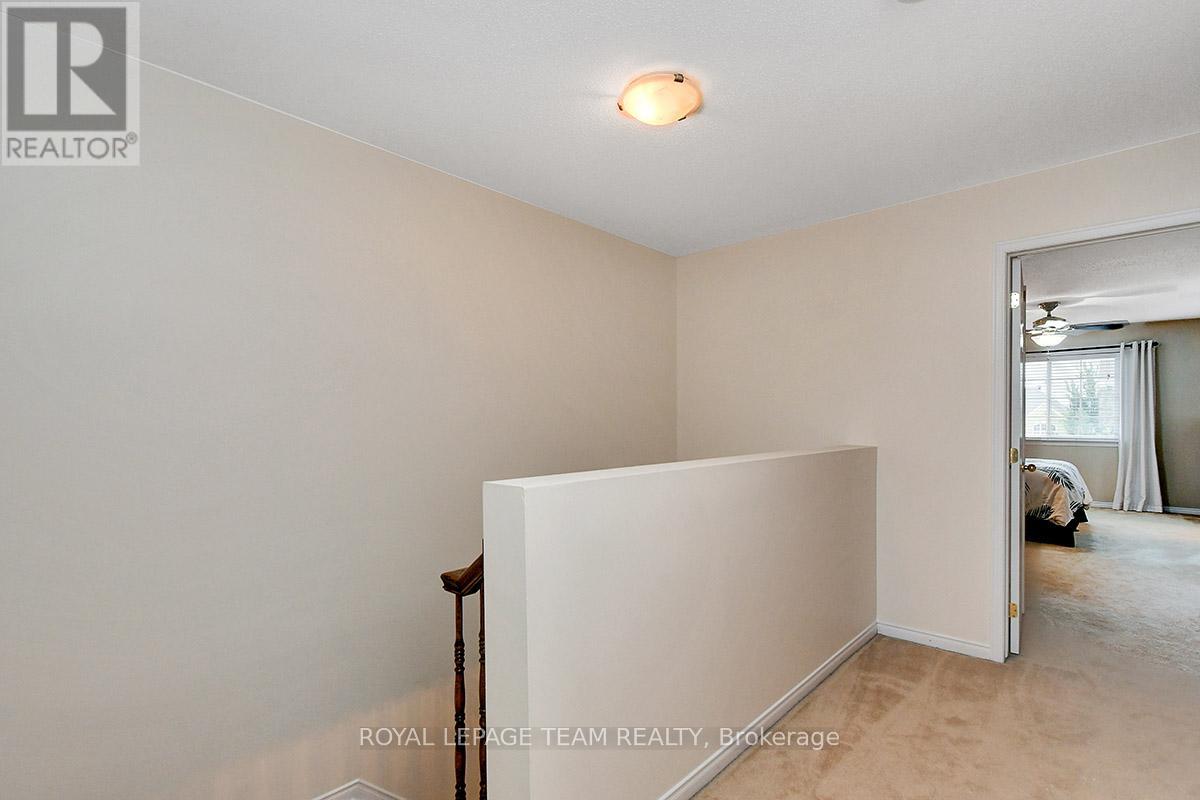 Photo 25 of 109 Goldwood Private, Ottawa ON