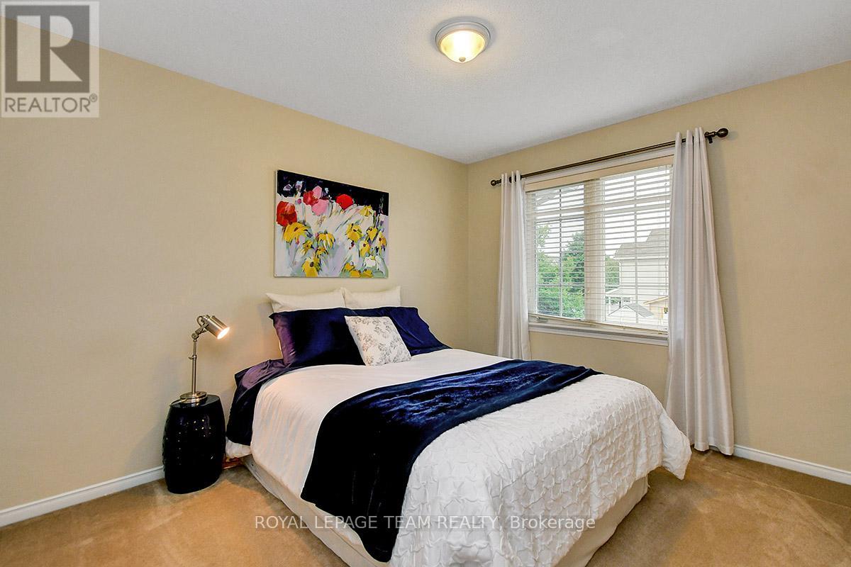 Photo 32 of 109 Goldwood Private, Ottawa ON