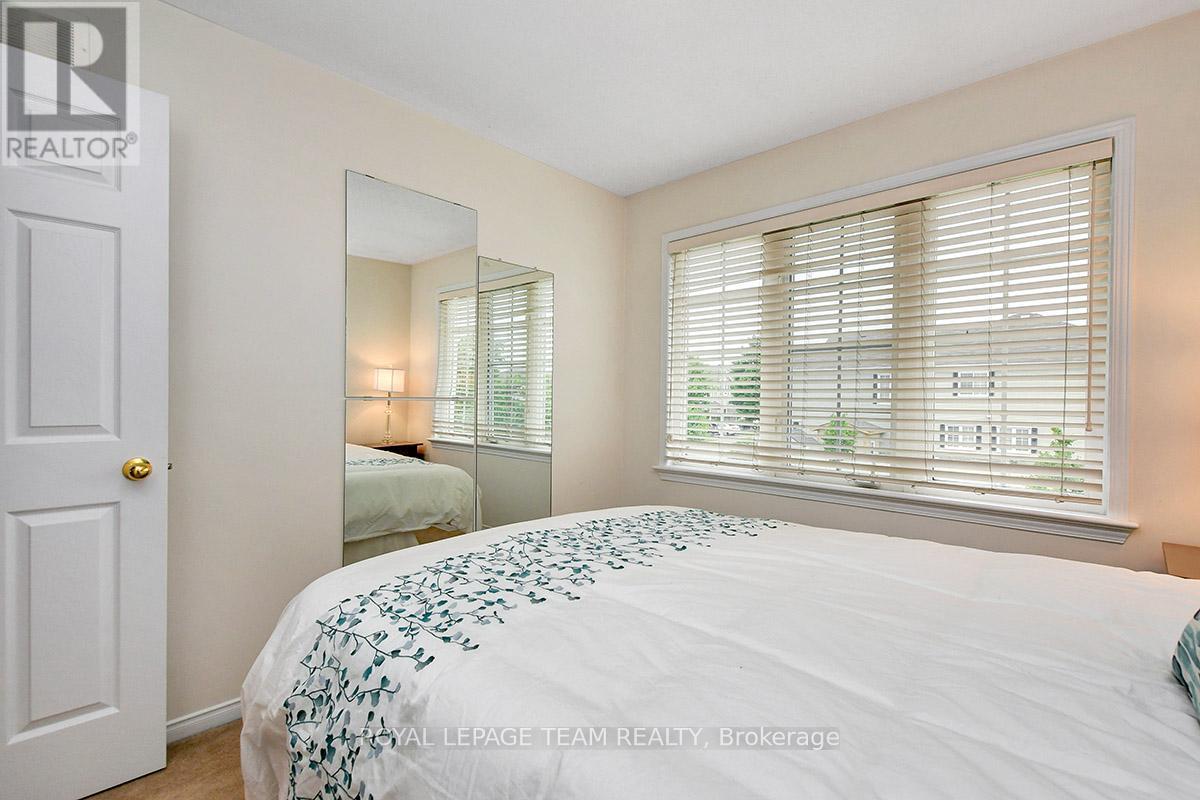 Photo 36 of 109 Goldwood Private, Ottawa ON