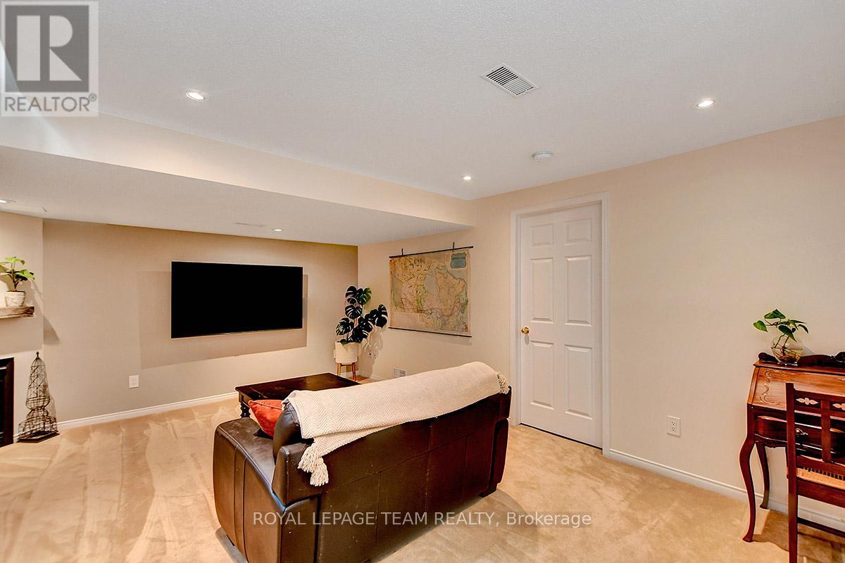 Photo 40 of 109 Goldwood Private, Ottawa ON