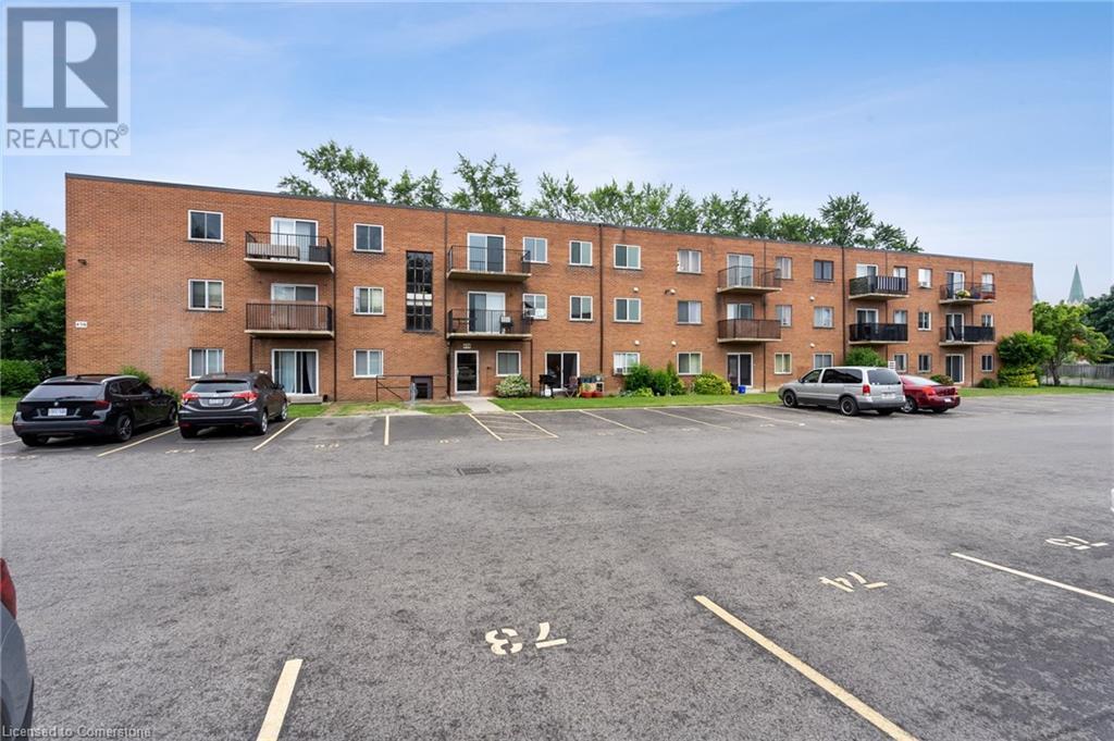 Photo 2 of 456 Carlton Street Unit 23, St Catharines ON