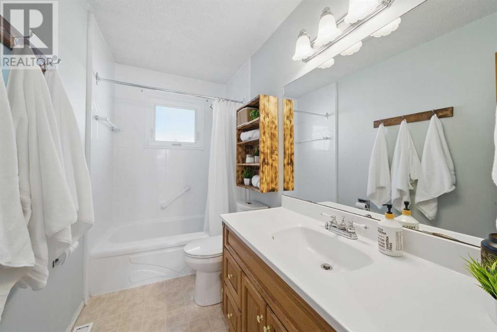 Single Family House Bungalow for Sale in  Hunterston Crescent NW Huntington Hills Calgary 