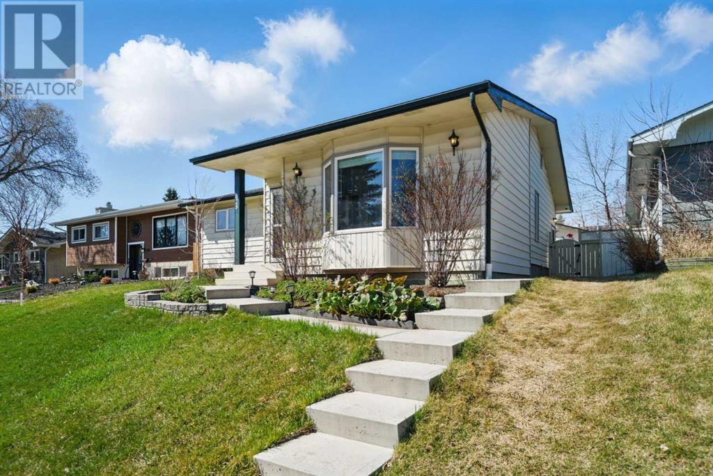 Single Family House Bungalow for Sale in  Hunterston Crescent NW Huntington Hills Calgary 