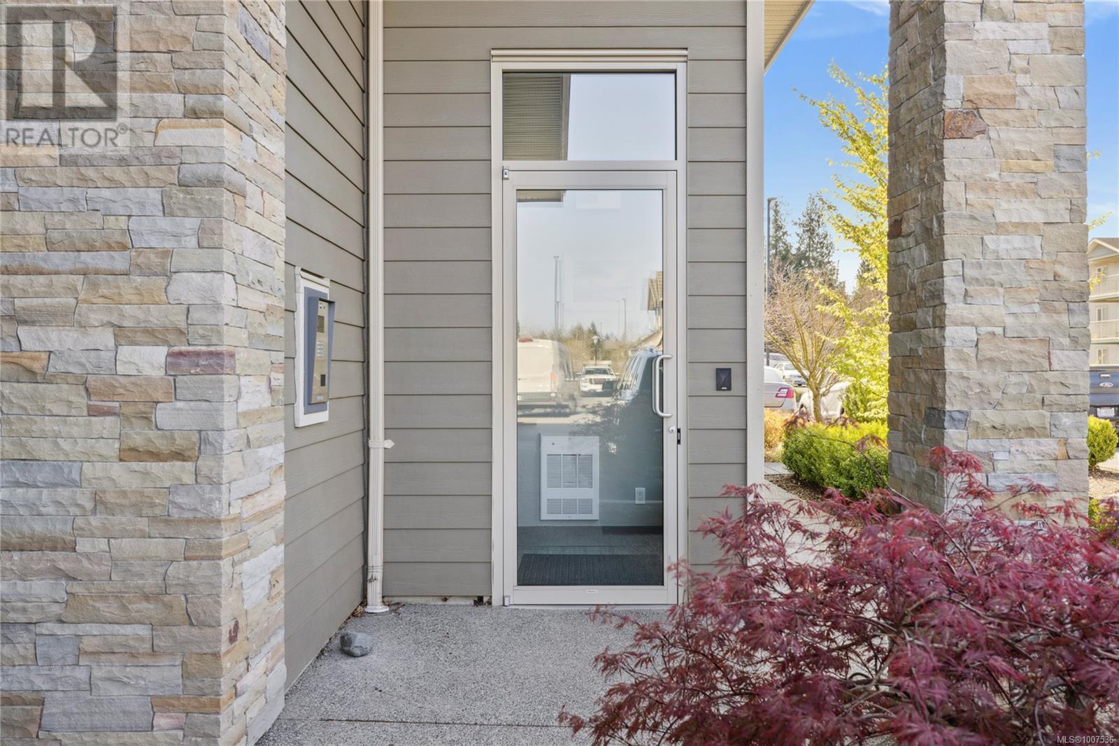 Photo 1 of 206 4535 Uplands Dr, Nanaimo BC