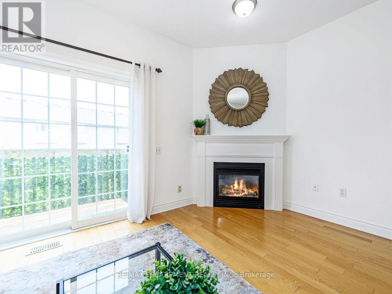 Photo 18 of 15 5080 Fairview Street, Burlington ON