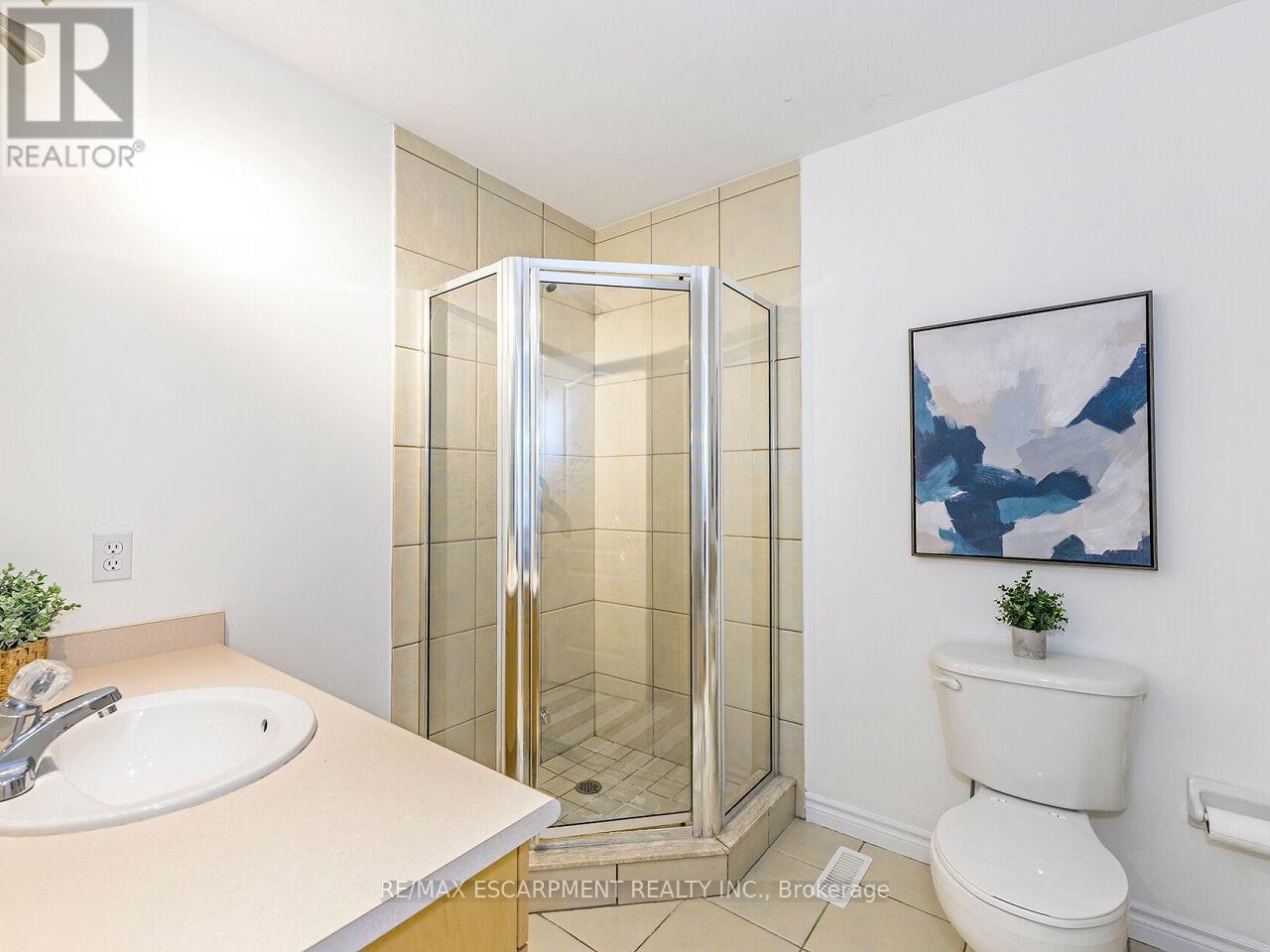 Photo 24 of 15 5080 Fairview Street, Burlington ON