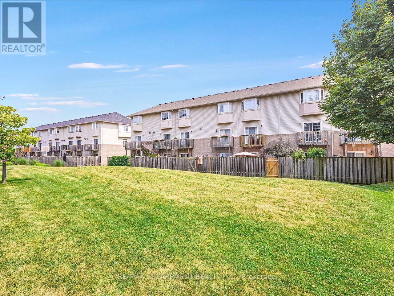 Photo 37 of 15 5080 Fairview Street, Burlington ON