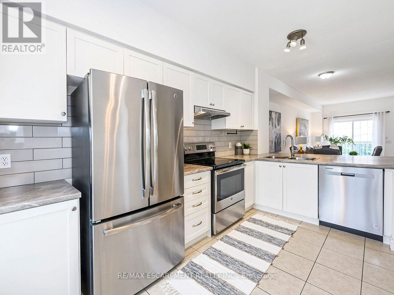Photo 4 of 15 5080 Fairview Street, Burlington ON