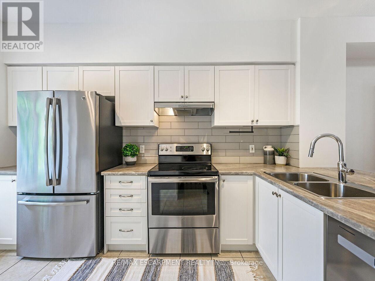 Photo 7 of 15 5080 Fairview Street, Burlington ON