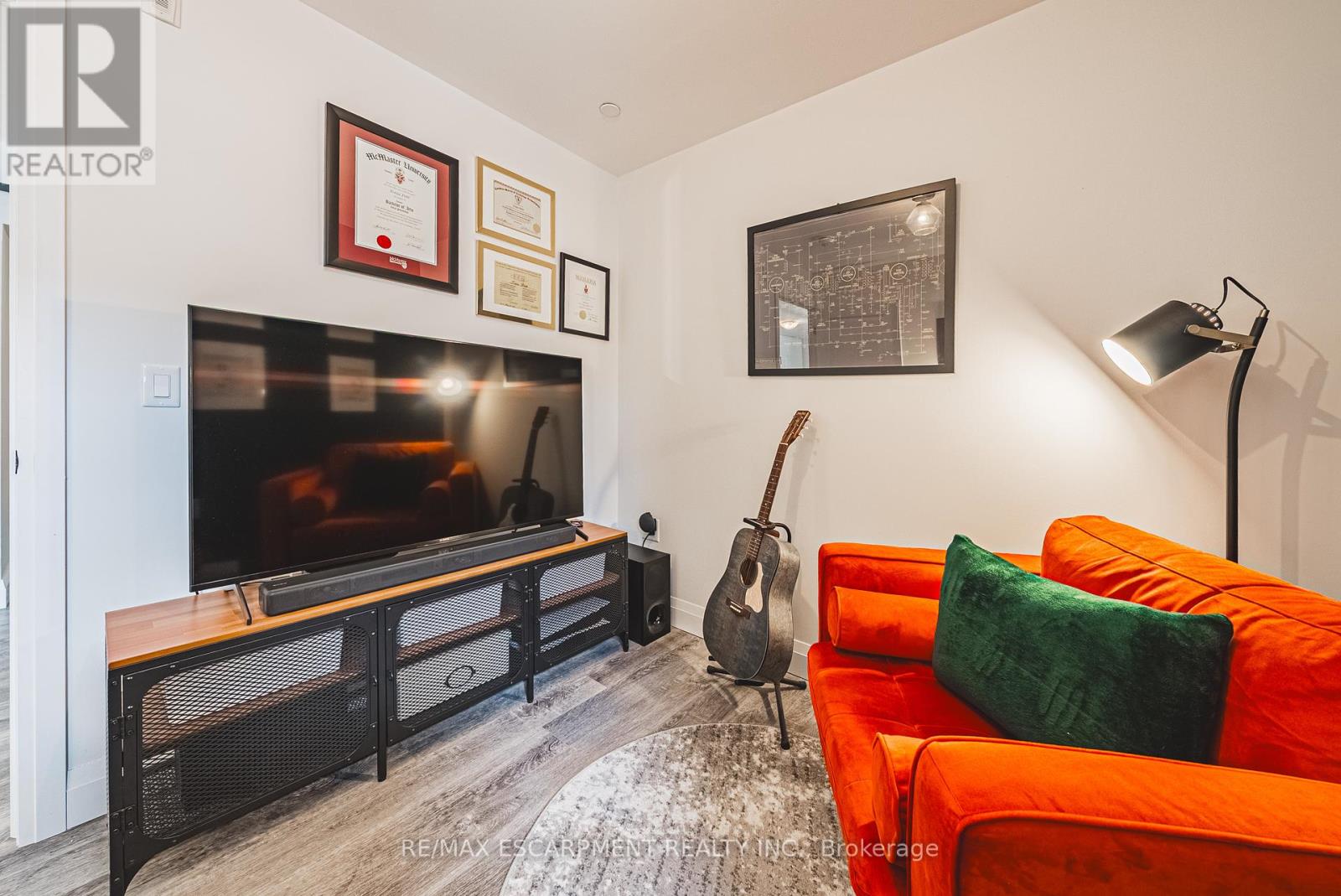 Single Family House for Sale in    REDFERN AVENUE Hamilton (Mountview) 