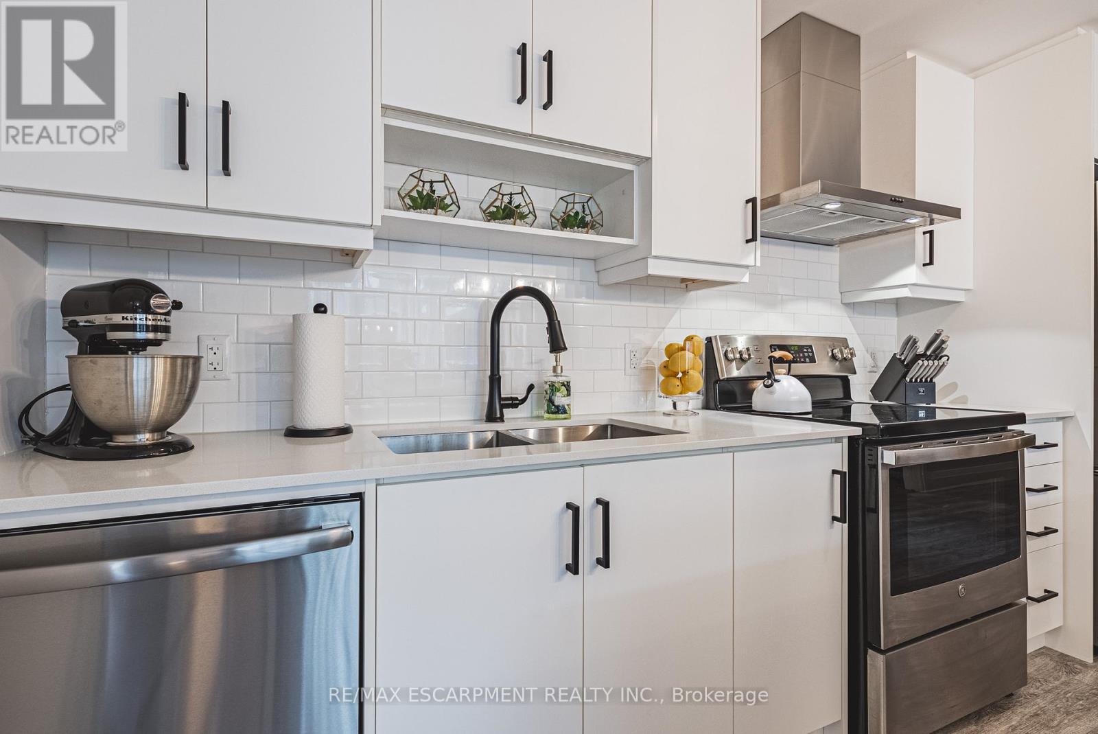 Single Family House for Sale in    REDFERN AVENUE Hamilton (Mountview) 
