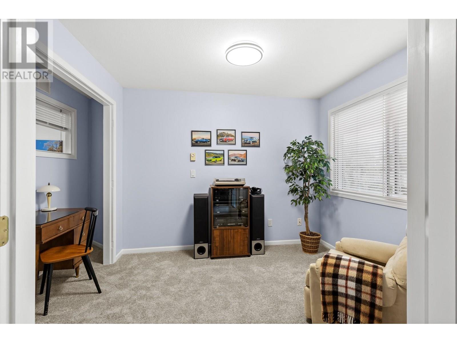 210 940 Glenwood Avenue, Kelowna