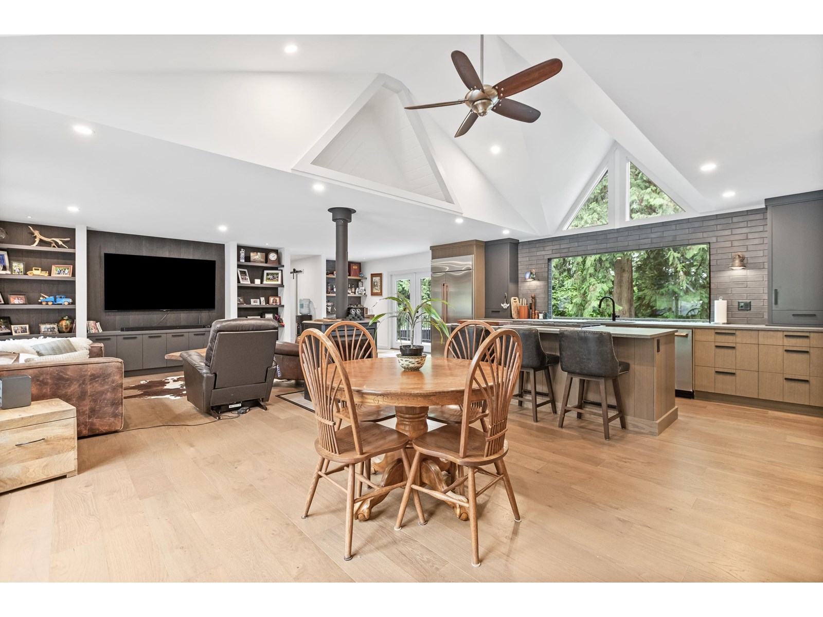 Photo 4 of 31648 Grove Avenue, Mission BC