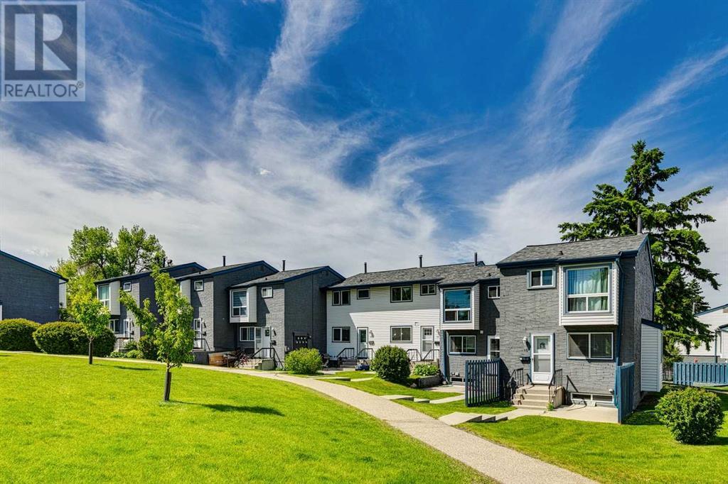 Single Family House for Sale in    Street NW Thorncliffe Calgary 