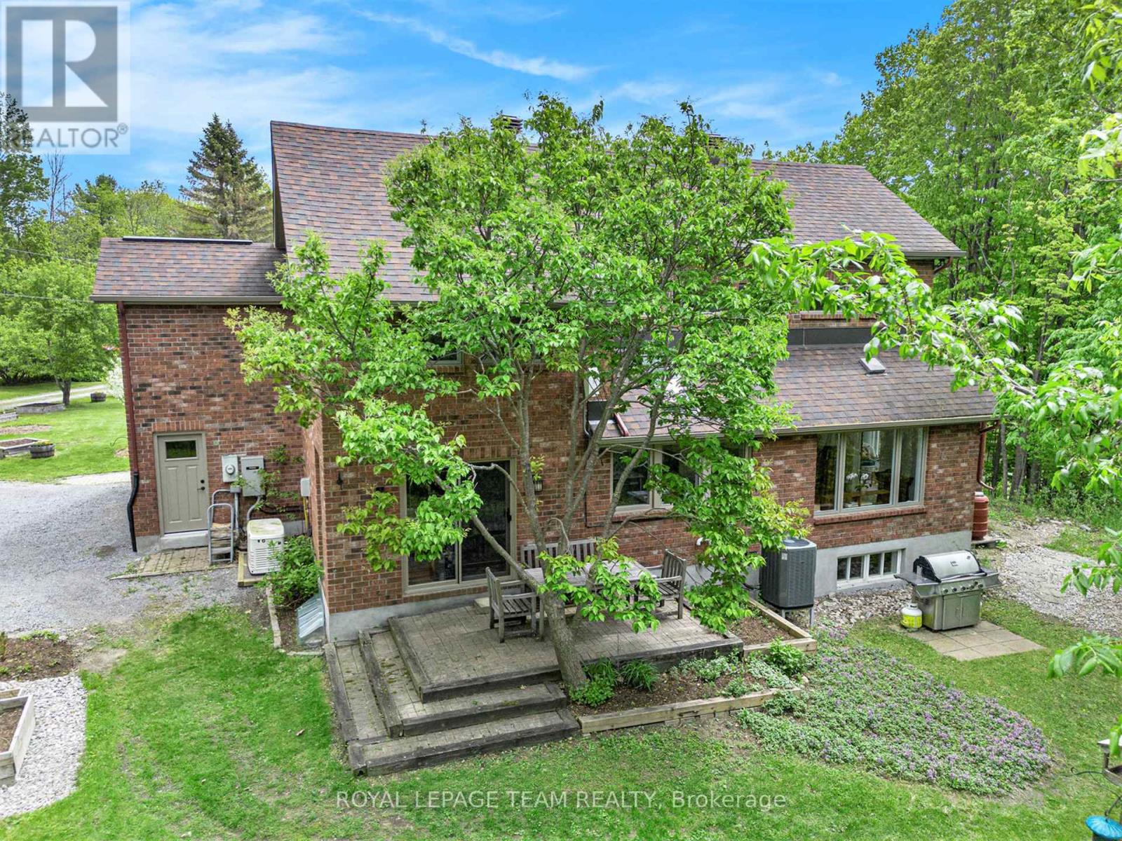 Photo 5 of 2259 Fitzroy Street, Ottawa ON