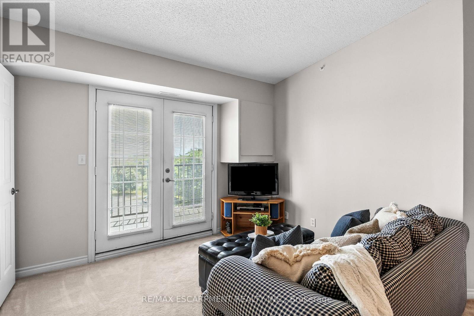 Photo 12 of 409 1411 Walkers Line, Burlington ON