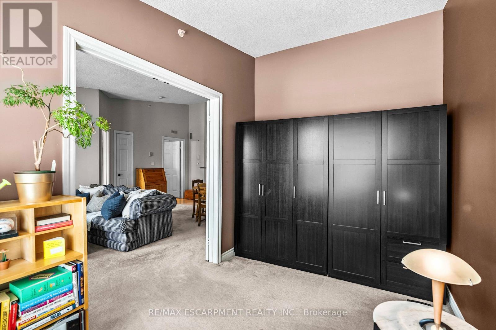Photo 15 of 409 1411 Walkers Line, Burlington ON