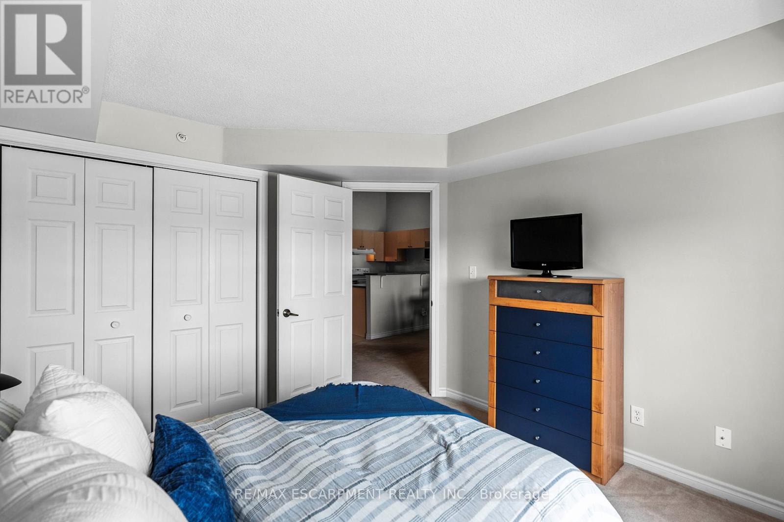Photo 17 of 409 1411 Walkers Line, Burlington ON