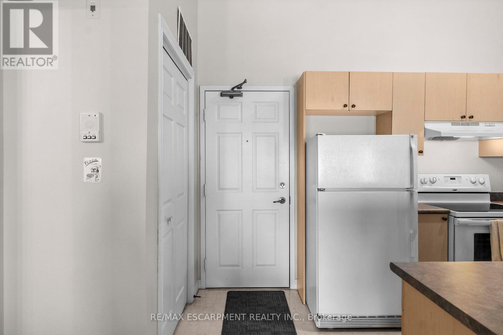 Photo 2 of 409 1411 Walkers Line, Burlington ON