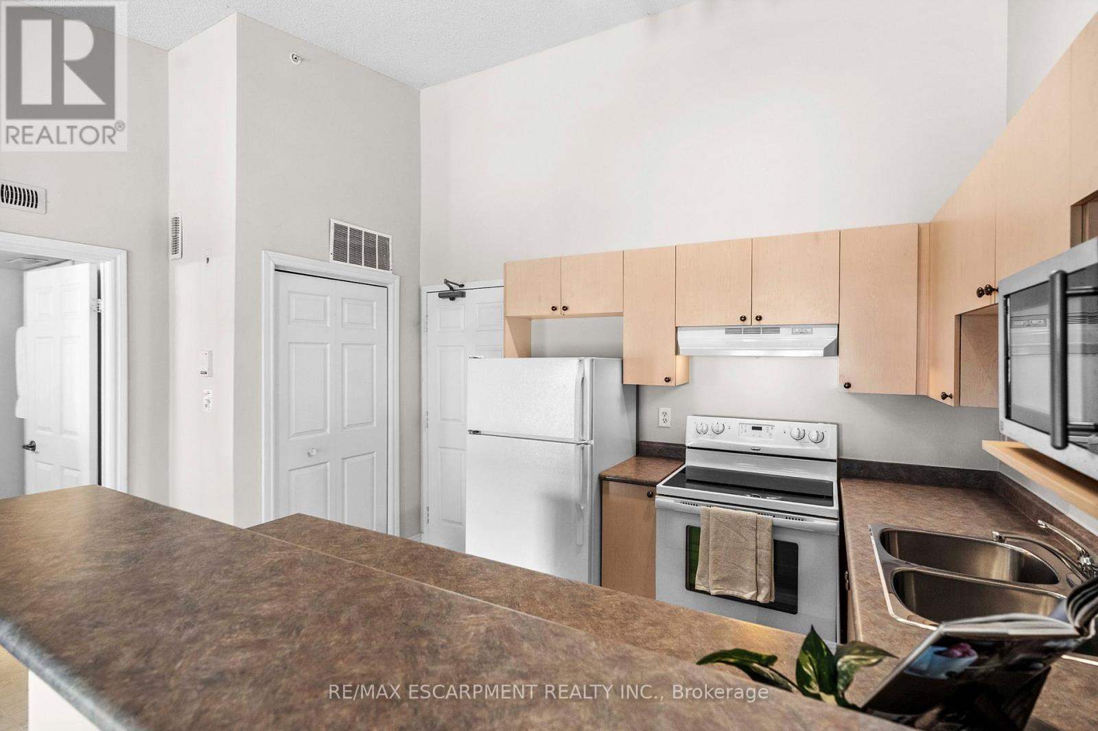 Photo 5 of 409 1411 Walkers Line, Burlington ON