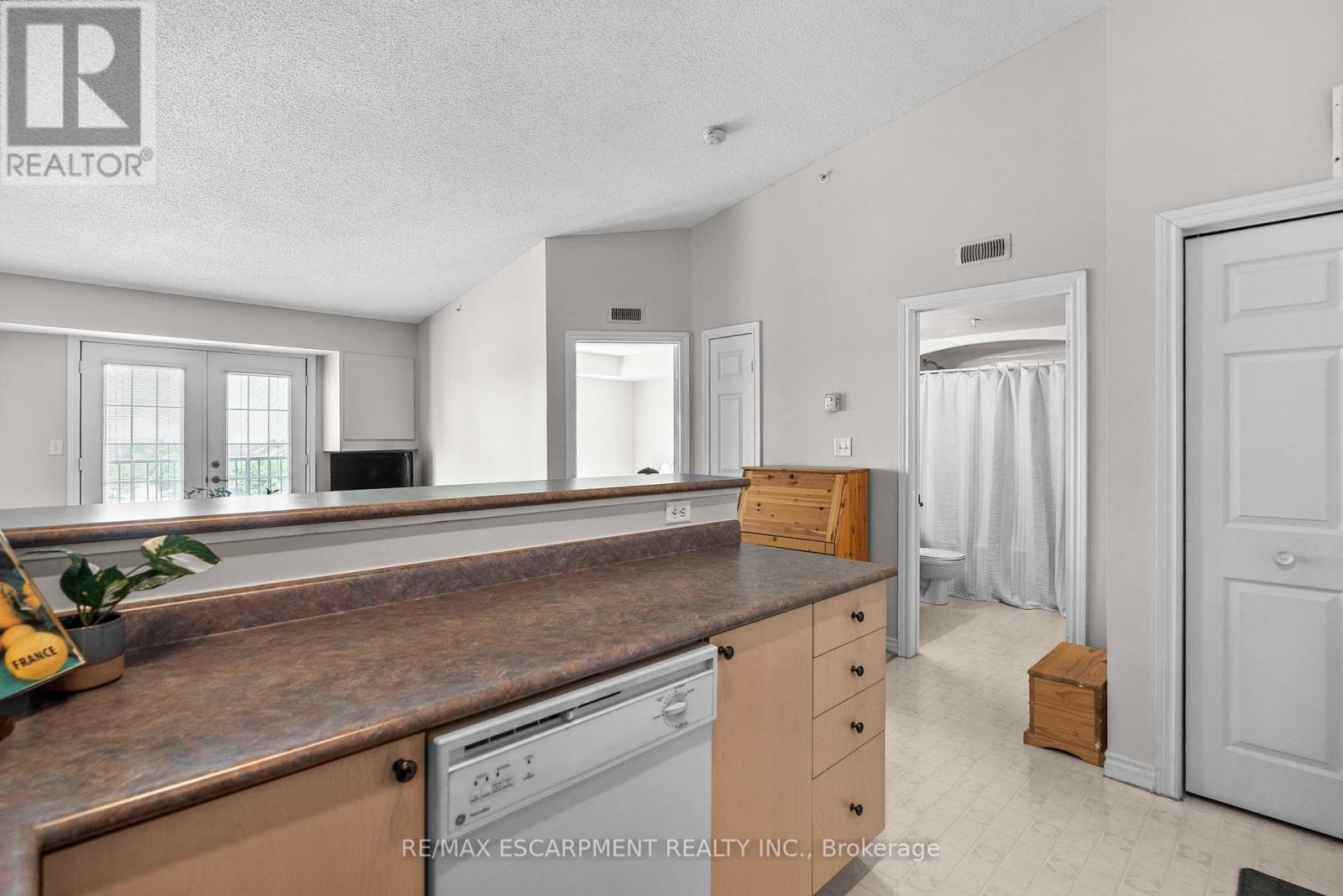Photo 6 of 409 1411 Walkers Line, Burlington ON