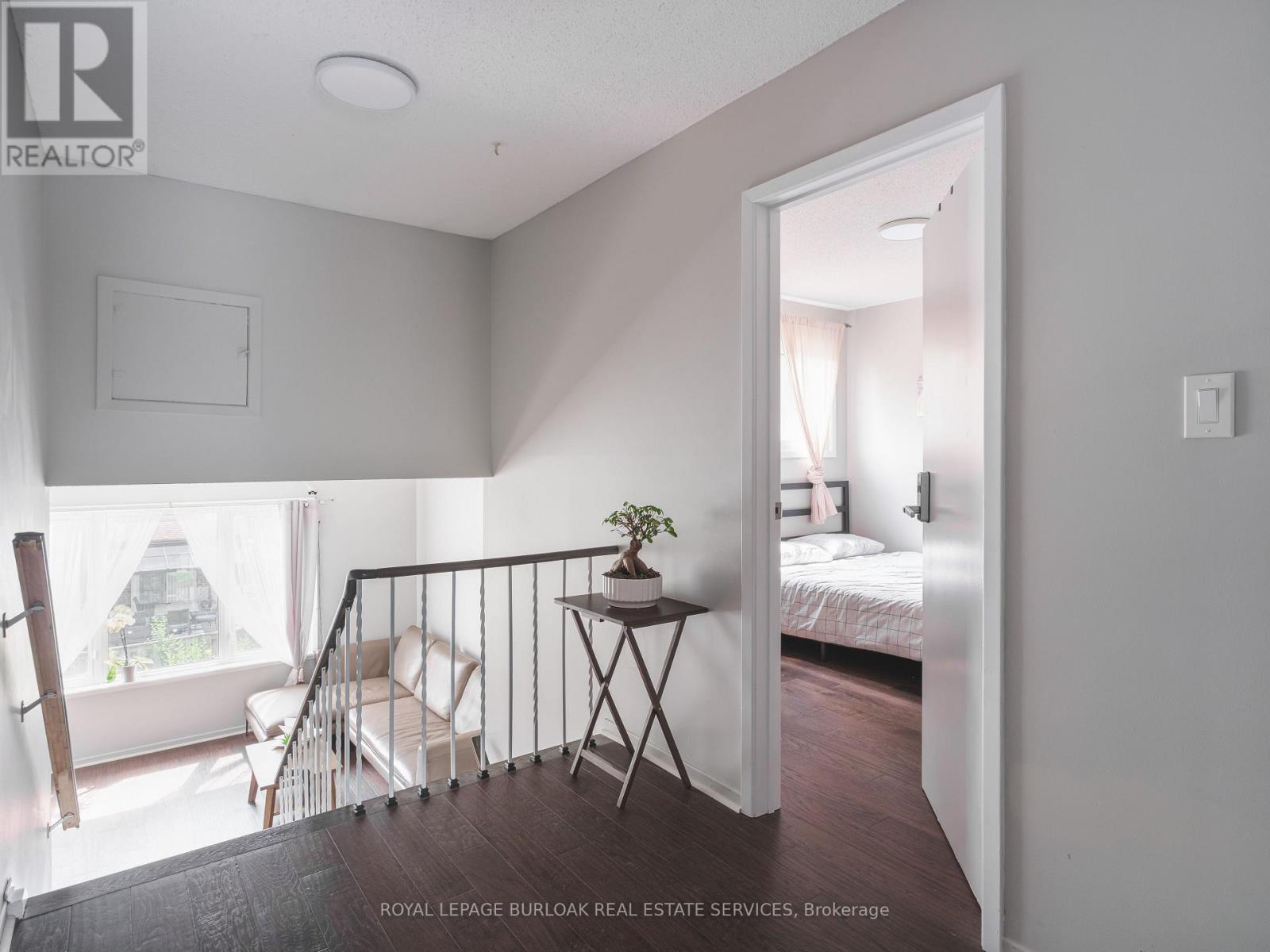 Photo 1 of 768 Thistle Down Court, Mississauga ON