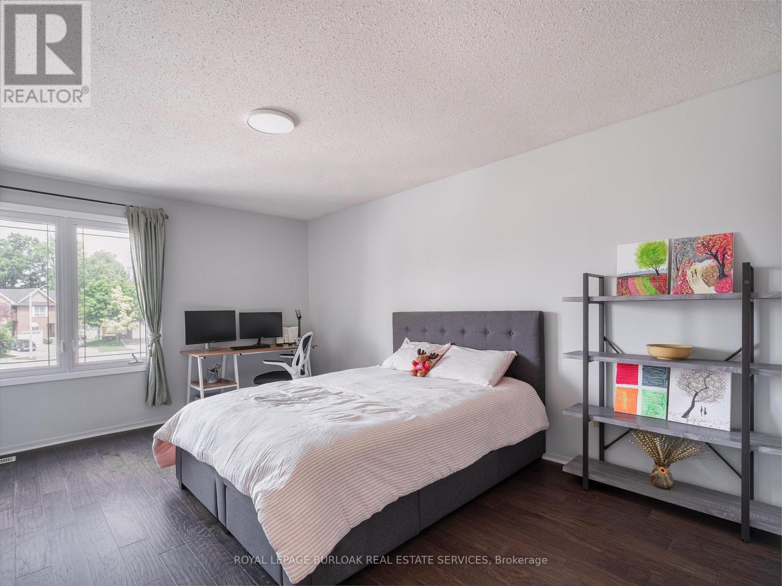 Photo 2 of 768 Thistle Down Court, Mississauga ON