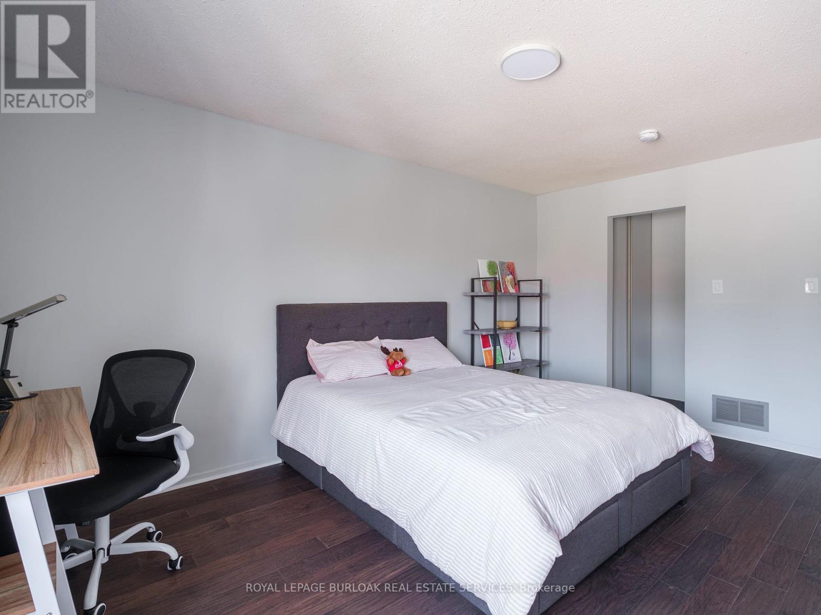 Photo 27 of 768 Thistle Down Court, Mississauga ON
