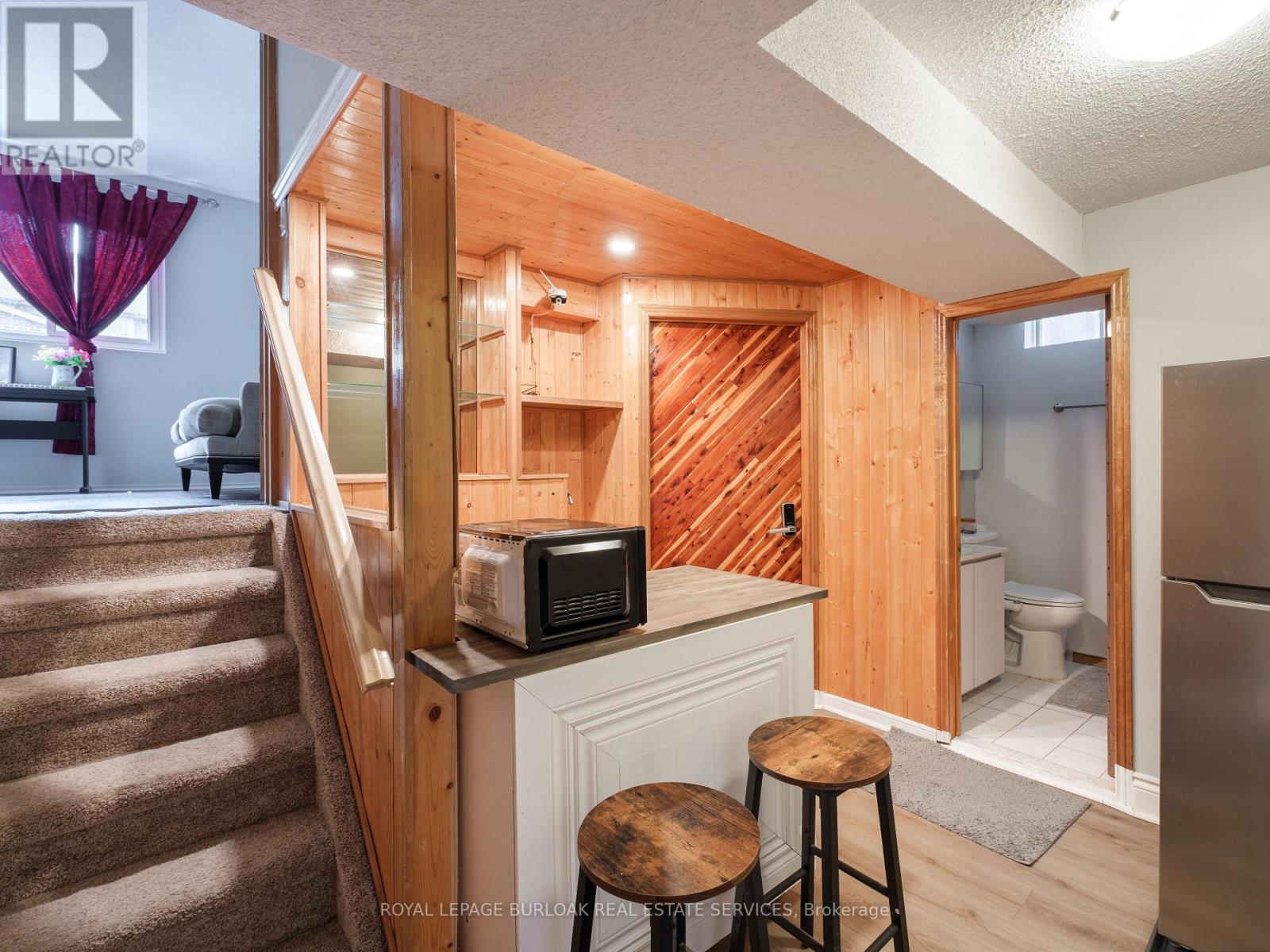 Photo 13 of 768 Thistle Down Court, Mississauga ON
