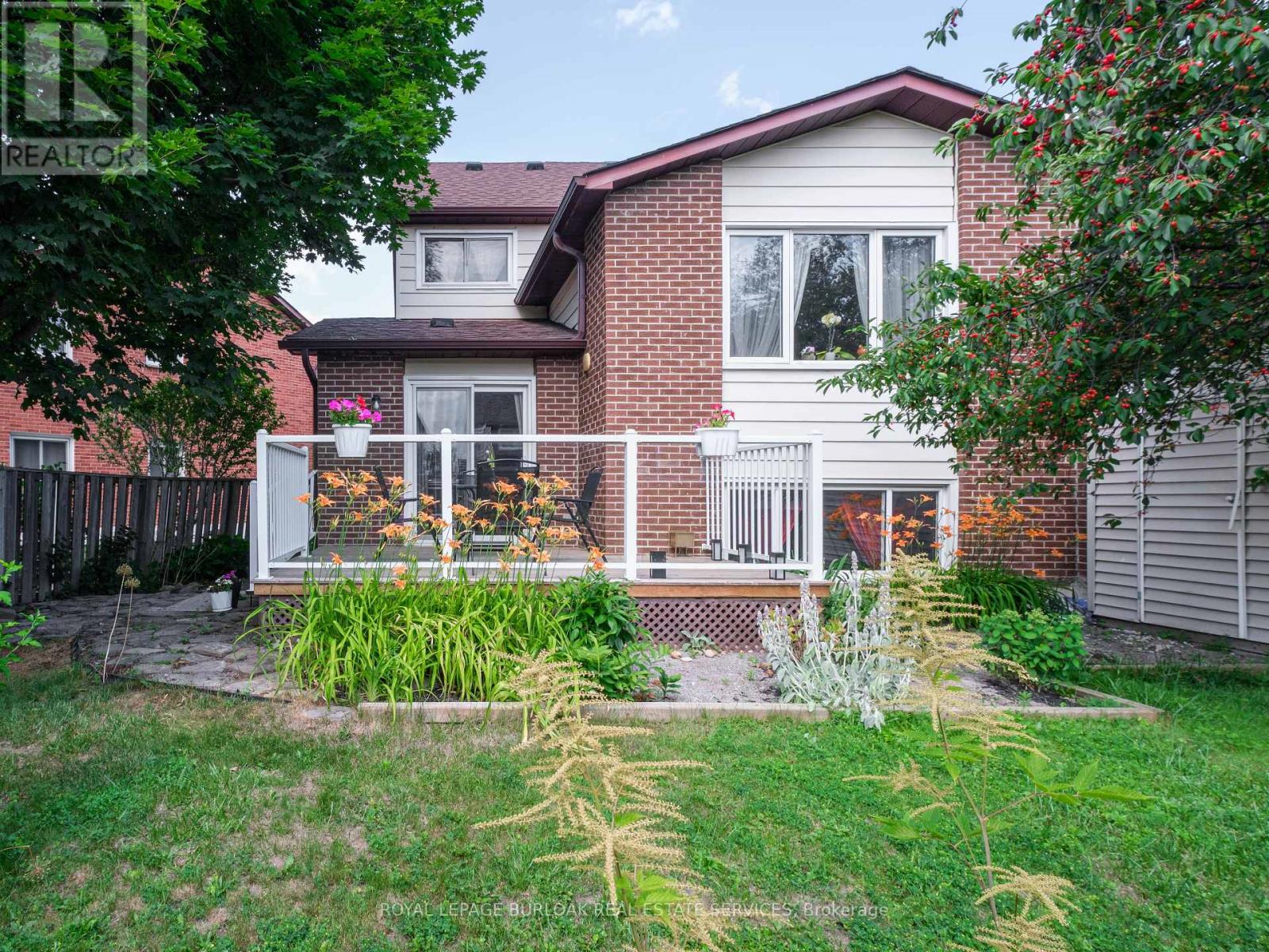 Photo 11 of 768 Thistle Down Court, Mississauga ON