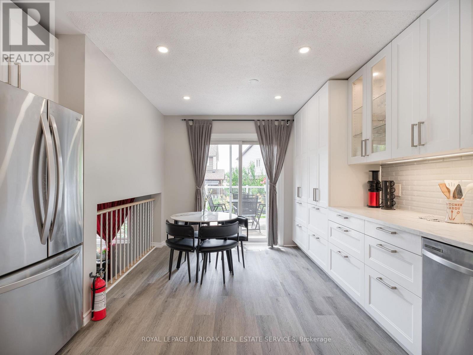 Photo 17 of 768 Thistle Down Court, Mississauga ON