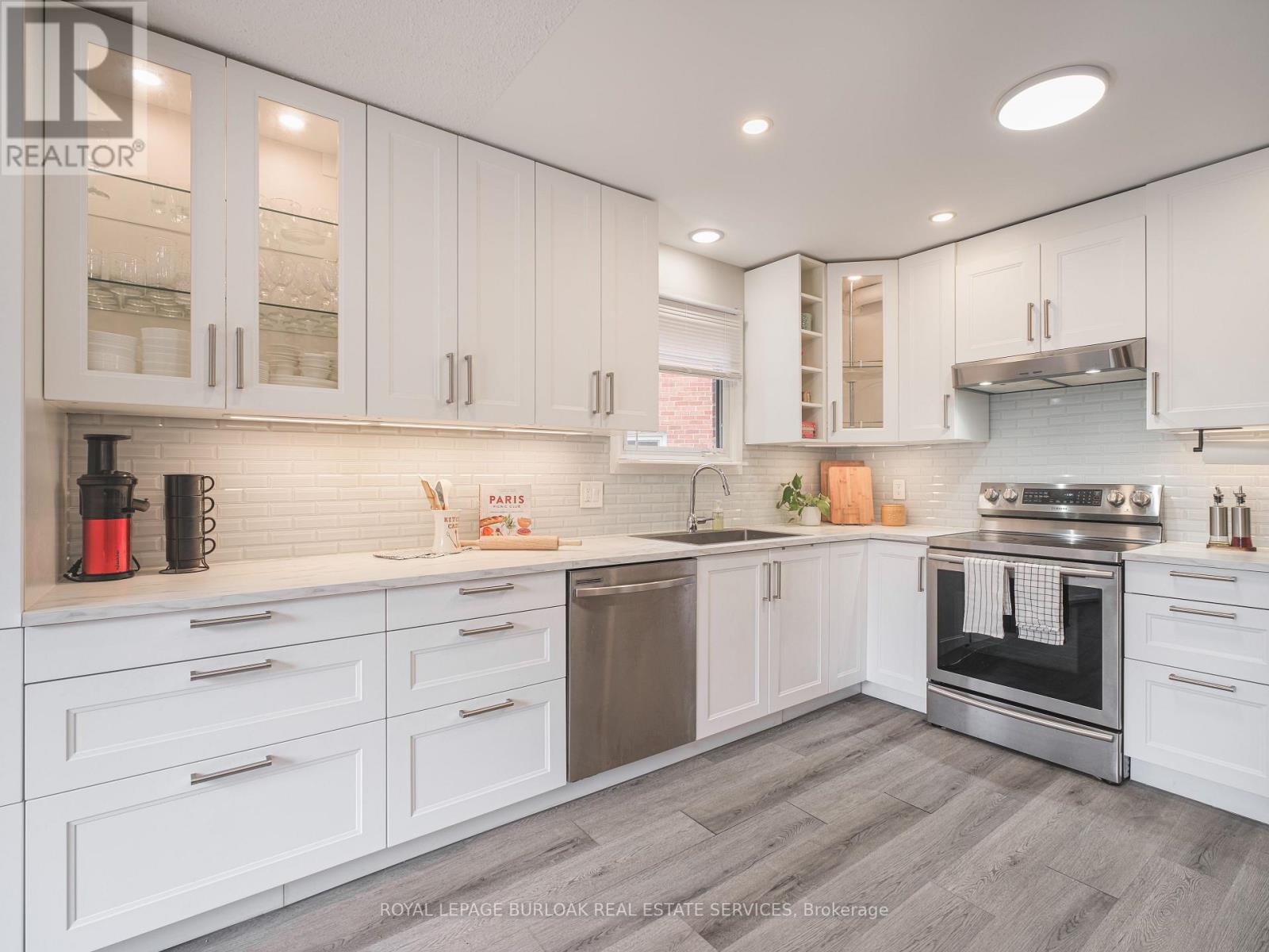 Photo 31 of 768 Thistle Down Court, Mississauga ON