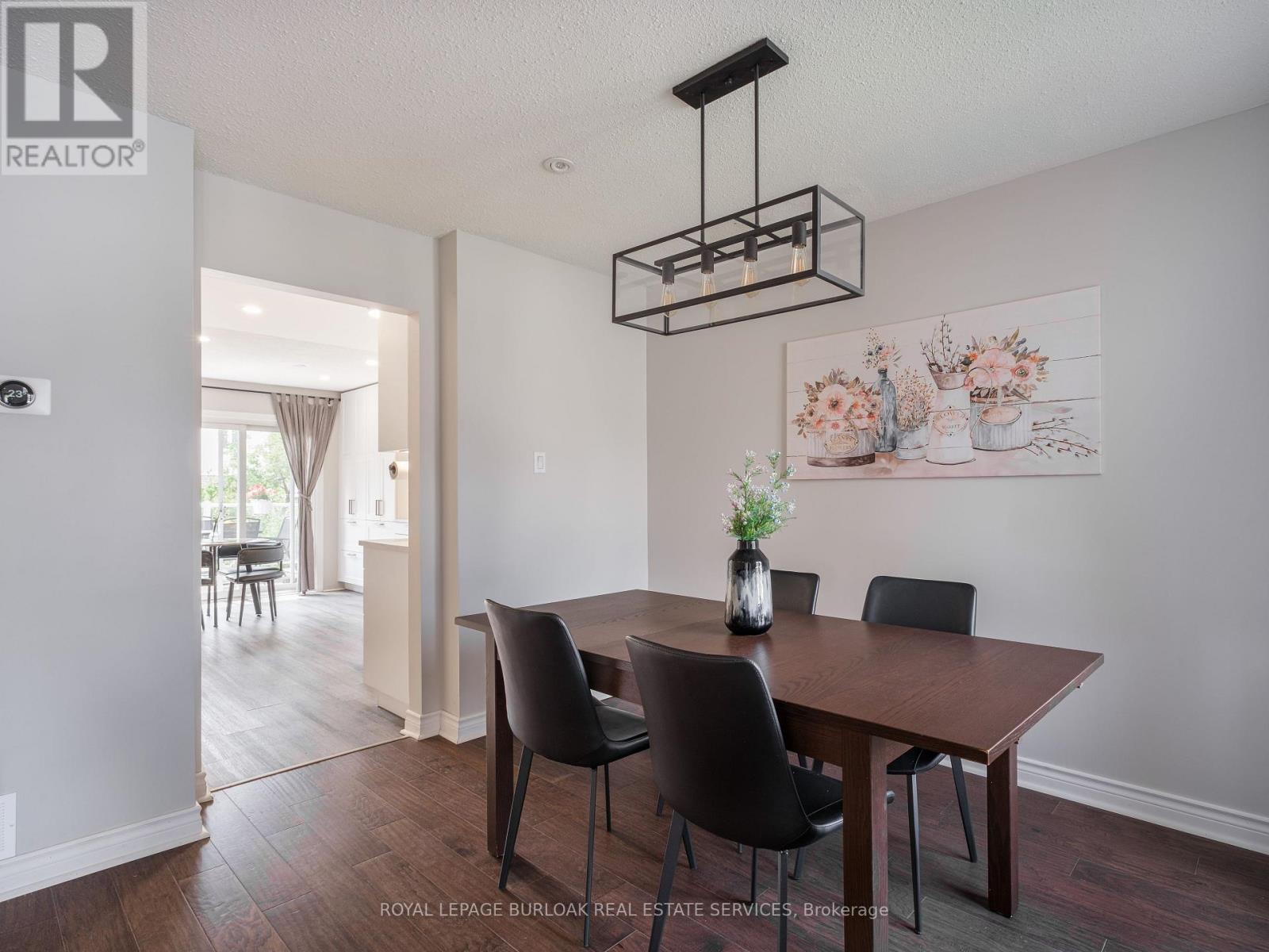 Photo 6 of 768 Thistle Down Court, Mississauga ON