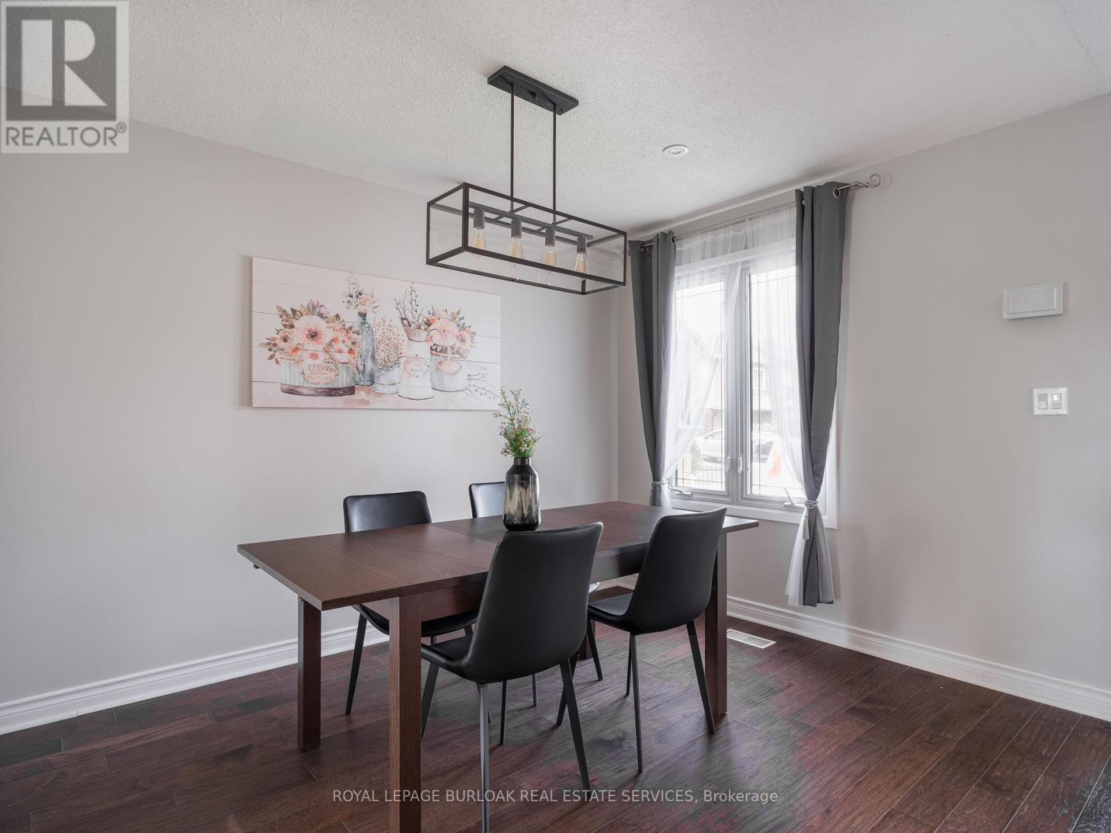 Photo 14 of 768 Thistle Down Court, Mississauga ON