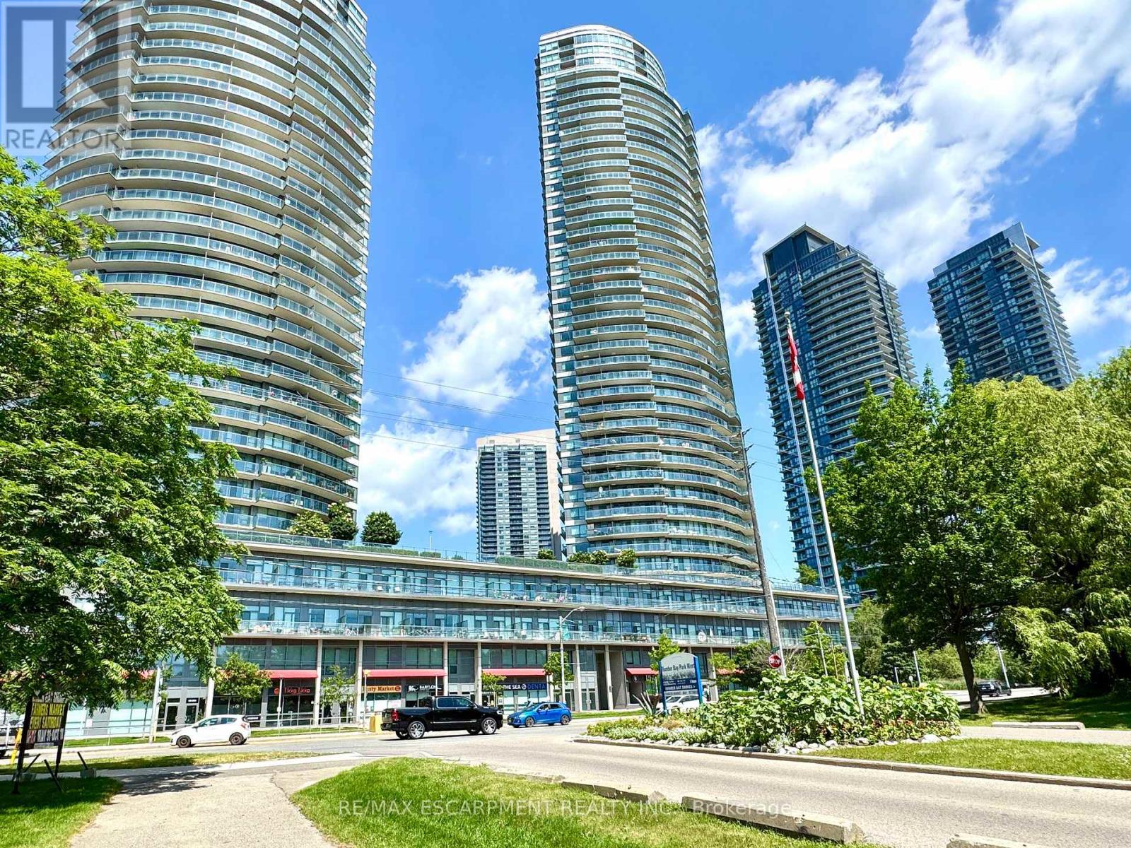 Photo 4 of 303 2230 Lake Shore Boulevard W, Toronto ON