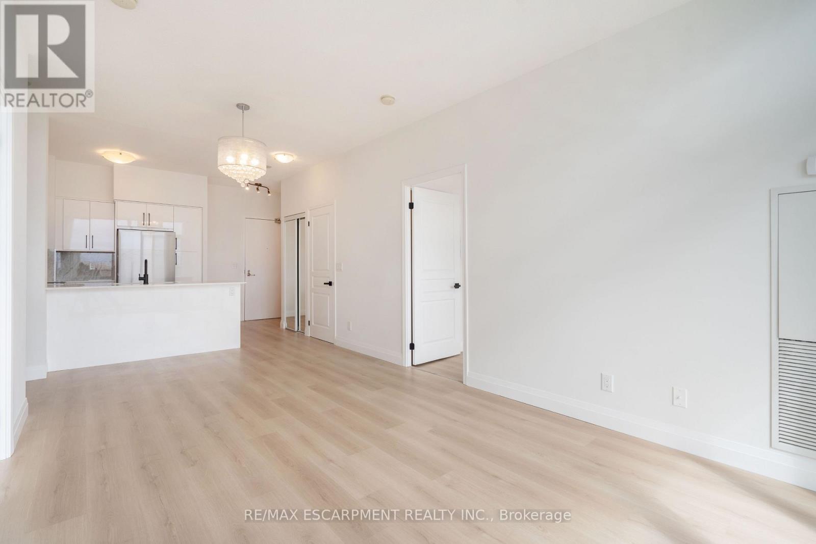 Photo 10 of 303 2230 Lake Shore Boulevard W, Toronto ON