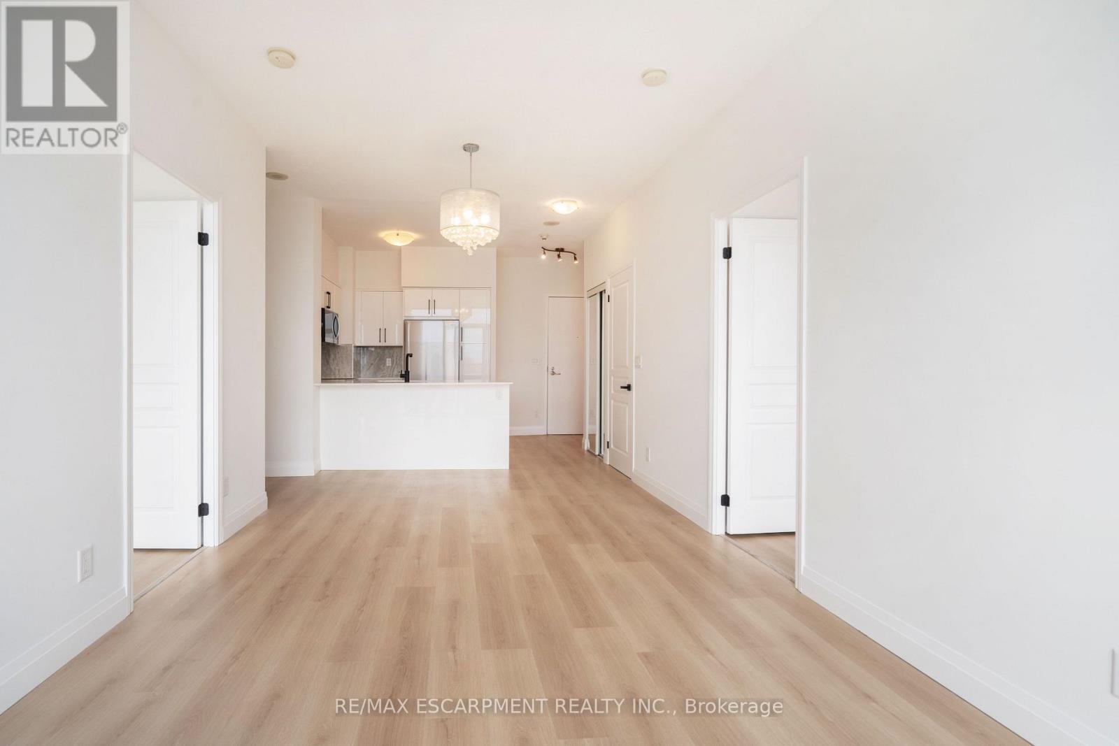 Photo 3 of 303 2230 Lake Shore Boulevard W, Toronto ON