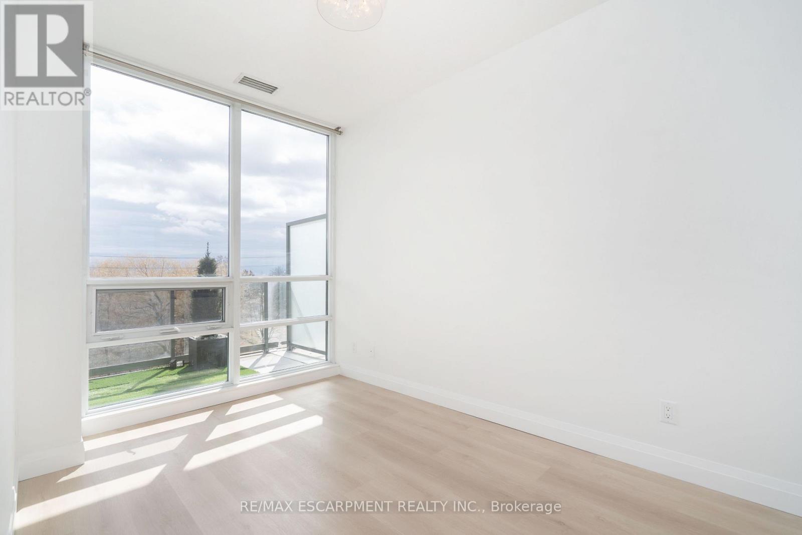 Photo 13 of 303 2230 Lake Shore Boulevard W, Toronto ON