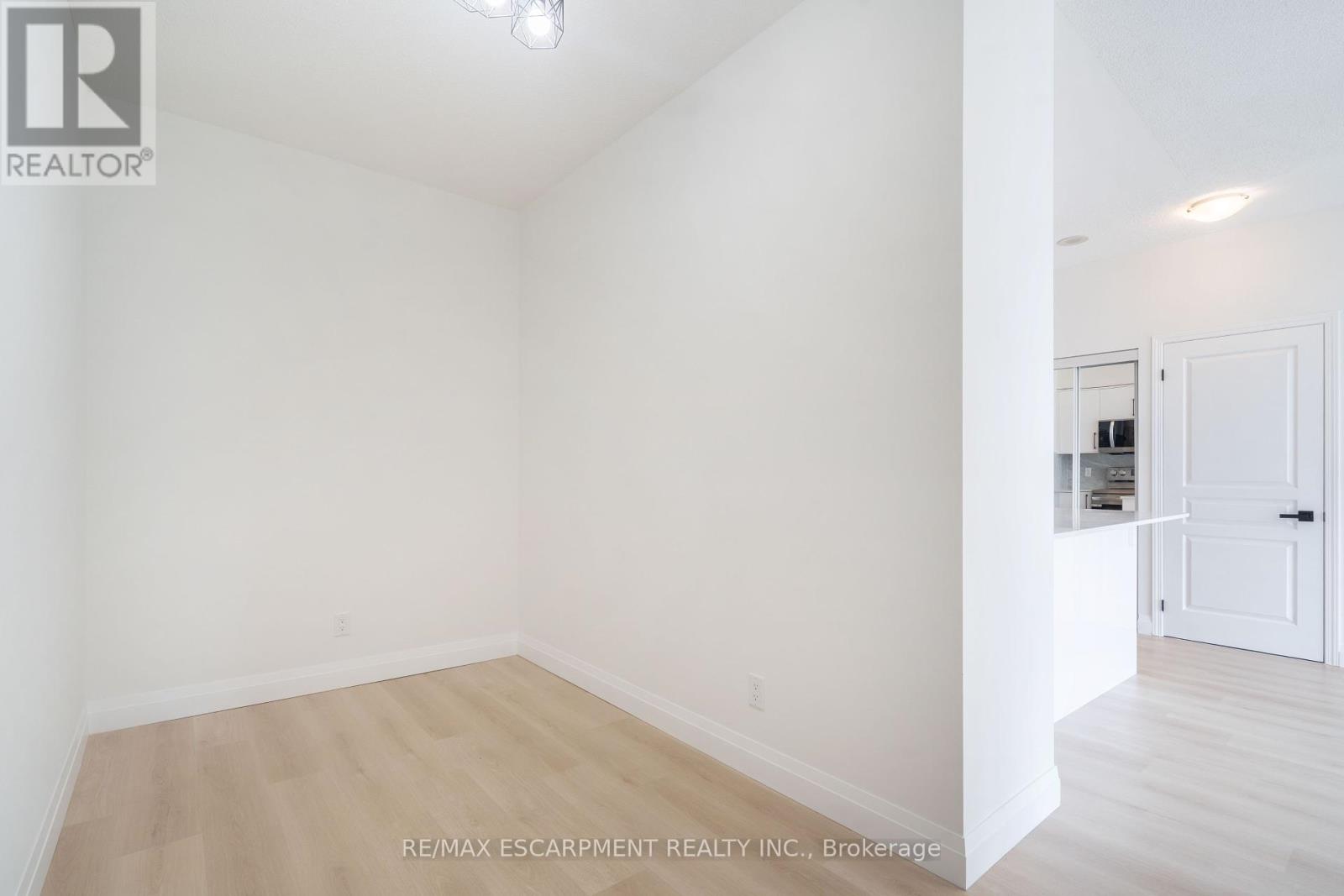 Photo 2 of 303 2230 Lake Shore Boulevard W, Toronto ON
