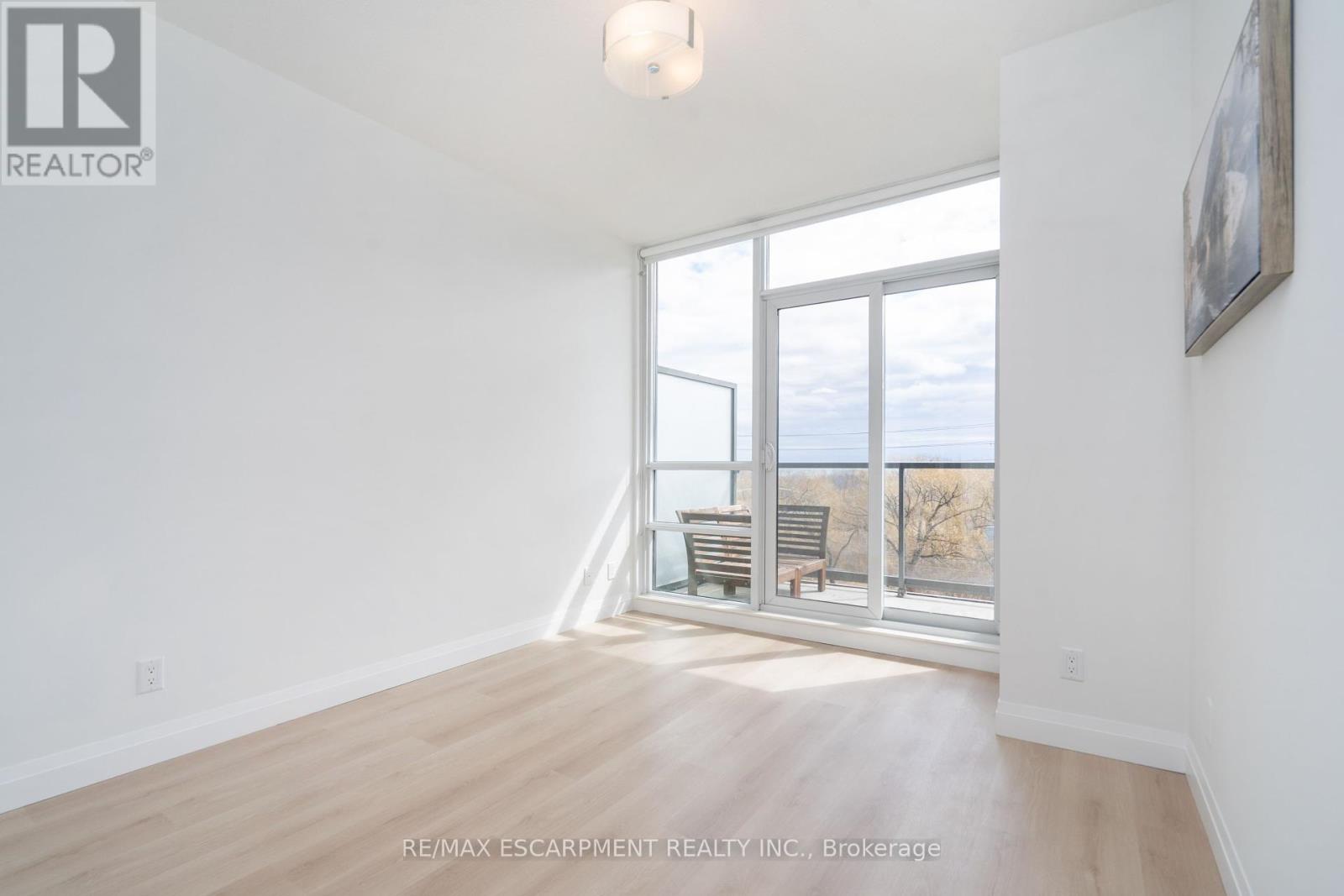 Photo 1 of 303 2230 Lake Shore Boulevard W, Toronto ON