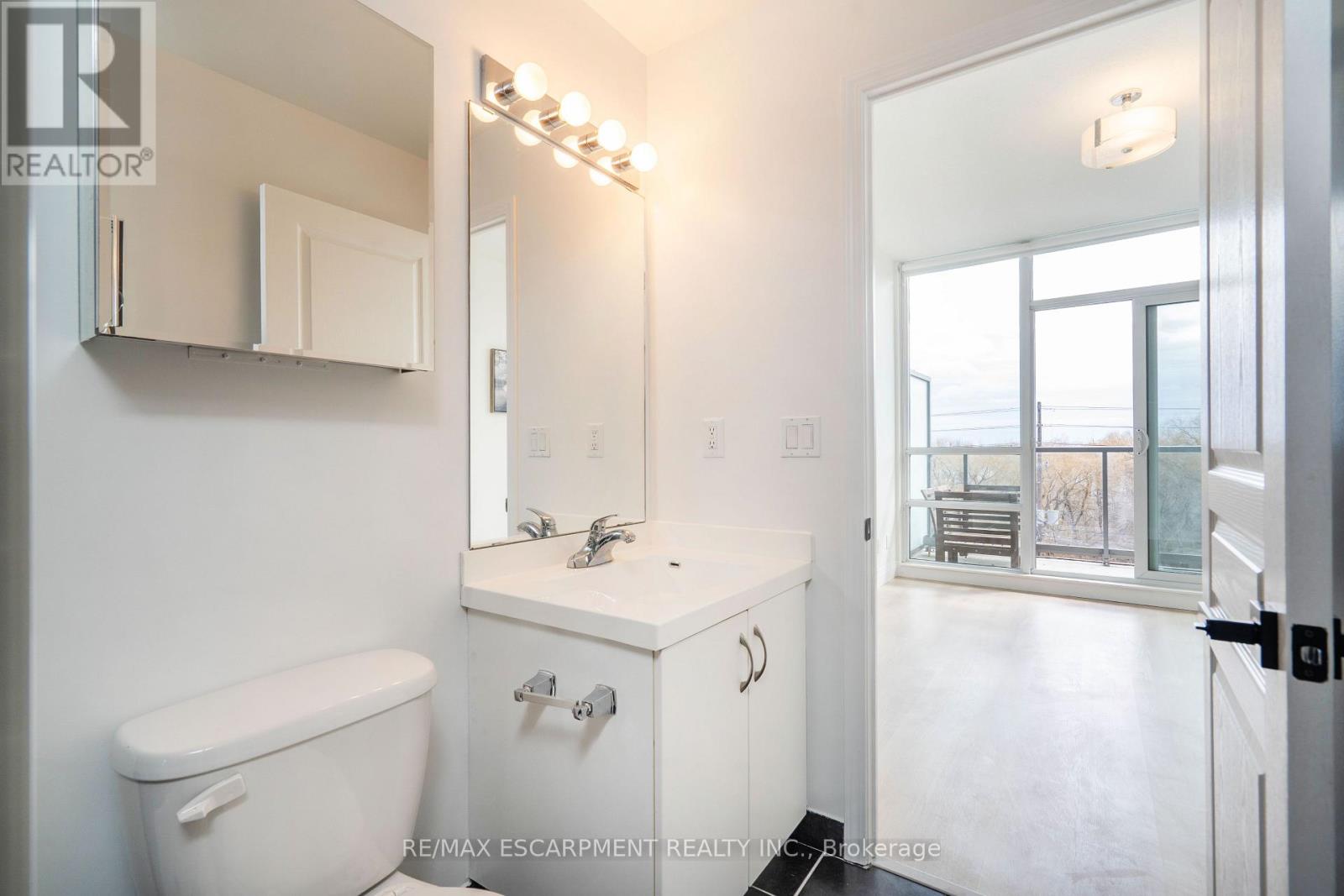 Photo 6 of 303 2230 Lake Shore Boulevard W, Toronto ON