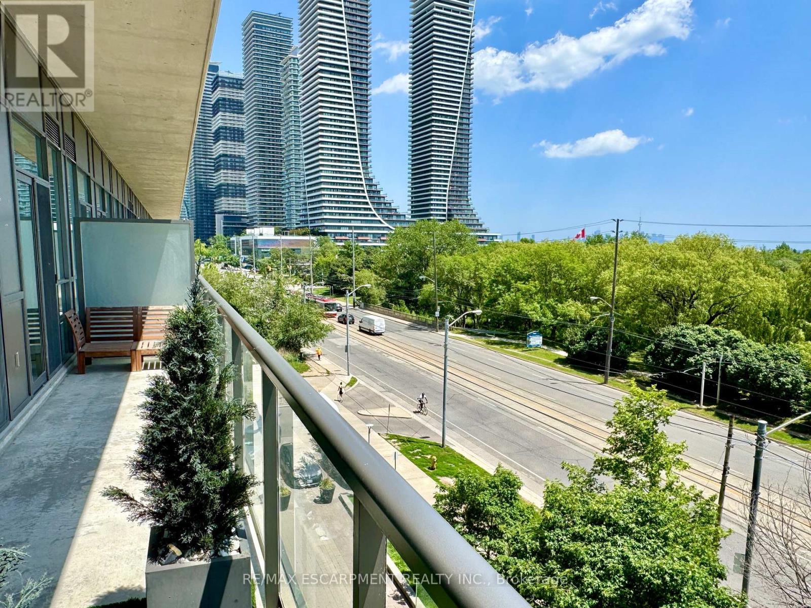 Photo 12 of 303 2230 Lake Shore Boulevard W, Toronto ON